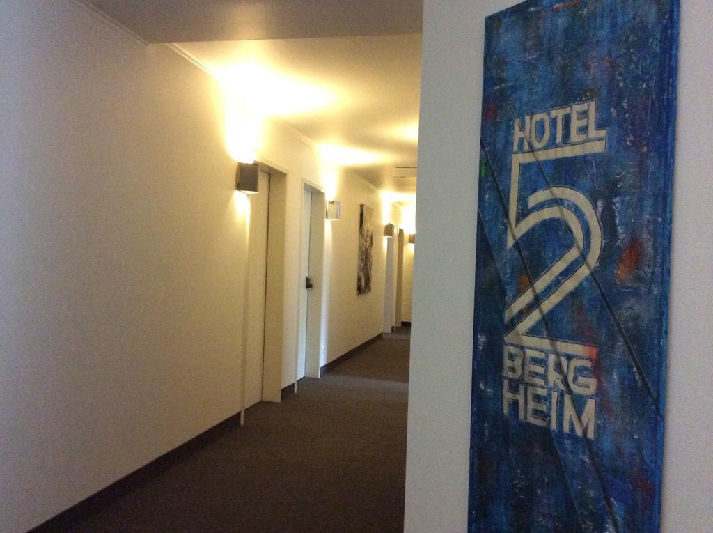 Hotel52 Bergheim ベルクハイム エクステリア 写真